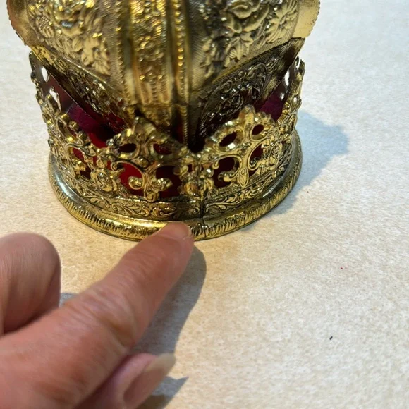 Vintage Gold Tone Crown music/trinket box - Picture 11 of 13